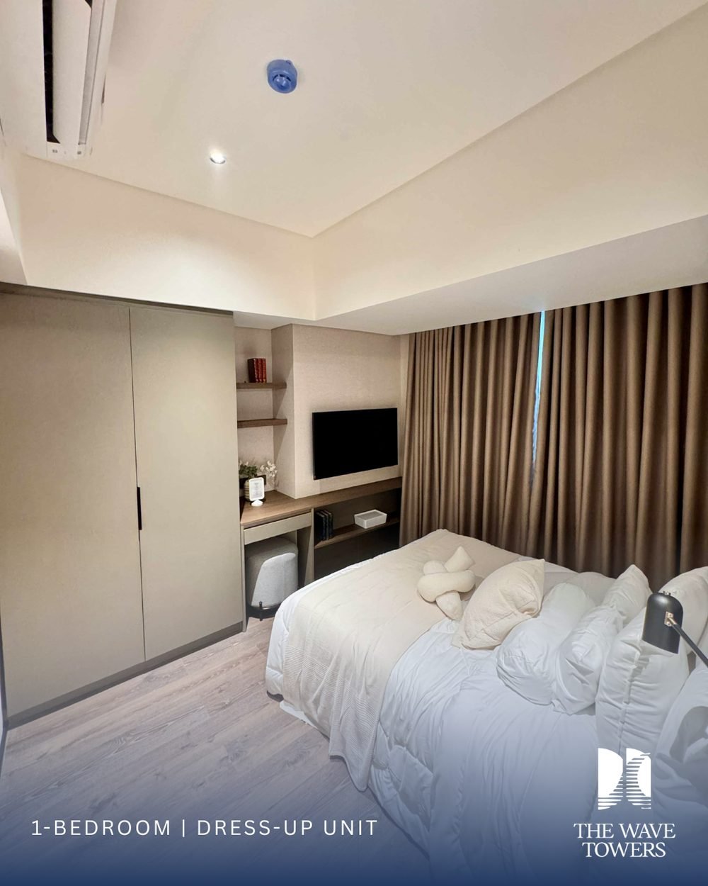 1 Bedroom dress-up unit — Bedroom with wardrobe